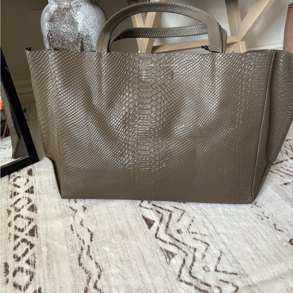 Ampersand As Apostrophe New Earth Python Sideways… - image 6